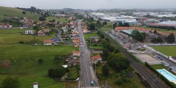 Un joven muere electrocutado en Guarnizo mientras instalaba una pérgola