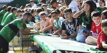 El Racing organiza un entrenamiento abierto al público en El Sardinero
