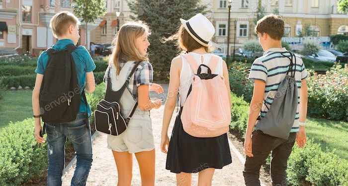 Gómez del Río pone en valor “las ganas de ayudar” de la joven Asociación Acuchus que presta apoyo a aquellos que más lo necesitan