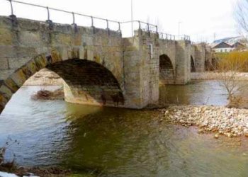 Fomento acometerá la ampliación de la plataforma del puente que une Matamorosa y Reinosa