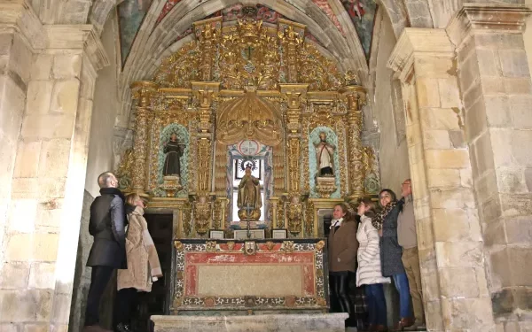 Eva Guillermina Fernández destaca la recuperación y  difusión de las pinturas murales de Liébana para enriquecer el valor cultural y turístico de la comarca
