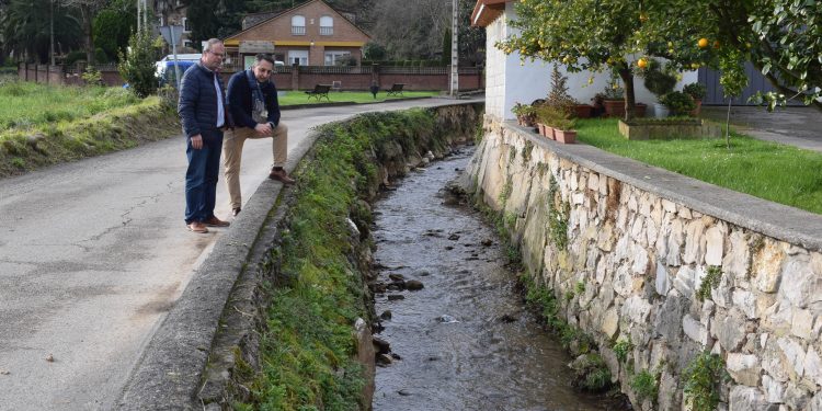 Piélagos finaliza la limpieza de sus arroyos