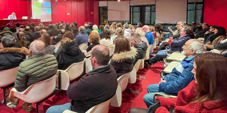 Los comerciantes de Torrelavega proponen una ZBE horaria de lunes a jueves, que no se aplique hasta concluir la obra del soterramiento y mientras los parking disuasorios no estén construidos