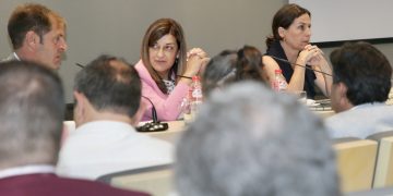 Buruaga pide colaboración para consensuar y reforzar la nueva ley regional de simplificación administrativa