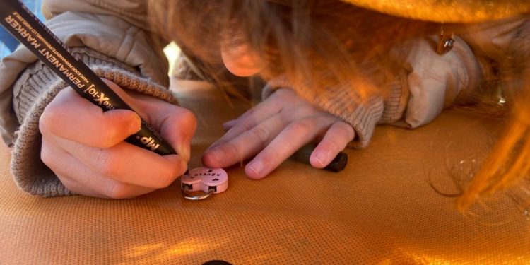 El Ayuntamiento de Astillero impulsa la IV Semana del Amor con concursos de cartas y decoración de escaparates, destacando el comercio local y la participación de los vecinos en actividades románticas