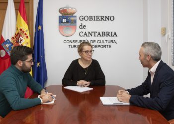 Cultura y el Ayuntamiento de Guriezo colaborarán en la urbanización del entorno de la iglesia de San Vicente de la Maza