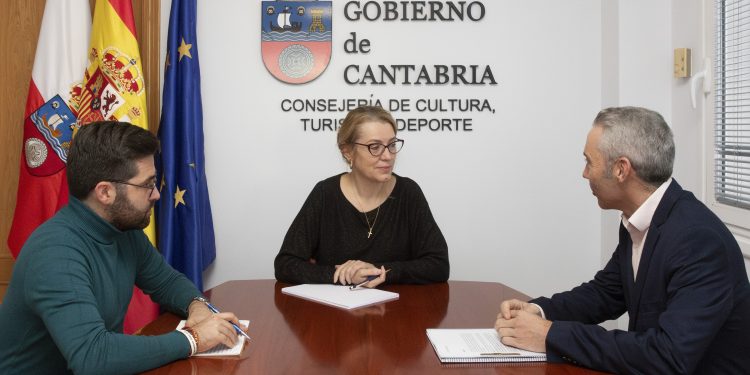 Cultura y el Ayuntamiento de Guriezo colaborarán en la urbanización del entorno de la iglesia de San Vicente de la Maza