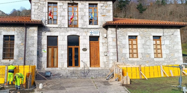 El PP de Miera advierte del daño estético en la fachada del Ayuntamiento que origina el proyecto  para mejorar la accesibilidad