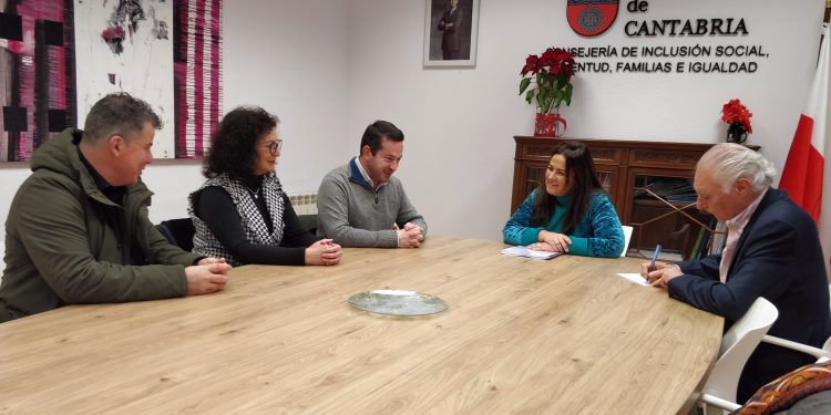 Educación colaborará con Proyecto Hombre en programas de prevención y detección de conductas de riesgo en las aulas