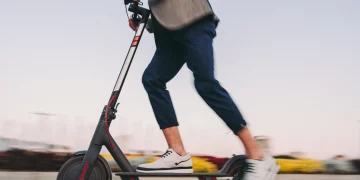 Tres personas resultan heridas en dos colisiones en Santander, y se denuncia al conductor de un patinete eléctrico por conducir bajo los efectos del alcohol