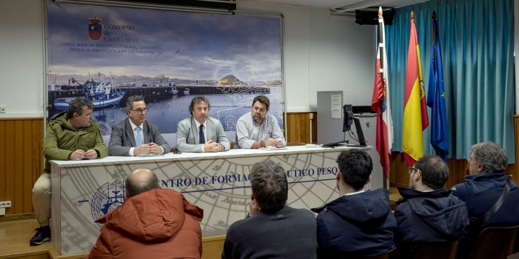 Palencia transmite tranquilidad al sector pesquero y llama a la calma ante la “escasa presencia” de pellets