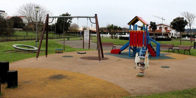 El Ayuntamiento de Bezana adjudica la primera fase del contrato para la renovación y mantenimiento de nueve parques infantiles municipales