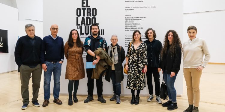 Cultura traslada el apoyo del Gobierno a galeristas y creadores en la inauguración de la exposición ‘El otro lado de la luna II’ en el Centro Cultural Los Arenales