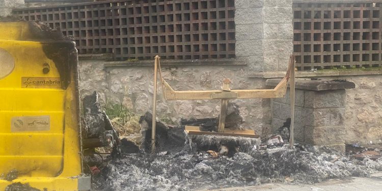 El PSOE Ampuero denuncia “el vandalismo no puede tener como respuesta la inacción: solicitamos la instalación de video vigilancia para evitar los destrozos”