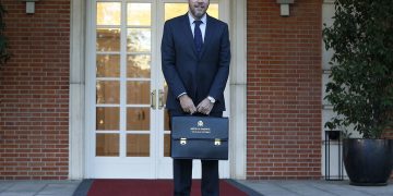 Óscar Puente da plantón a Cantabria y Asturias en el acto de fabricación de los trenes