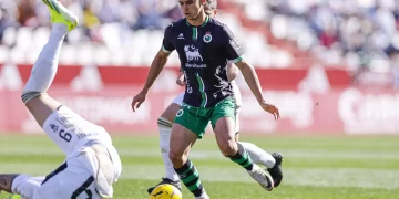 El Albacete Balompié corta en el Carlos Belmonte la buena dinámica del Racing (2-0)