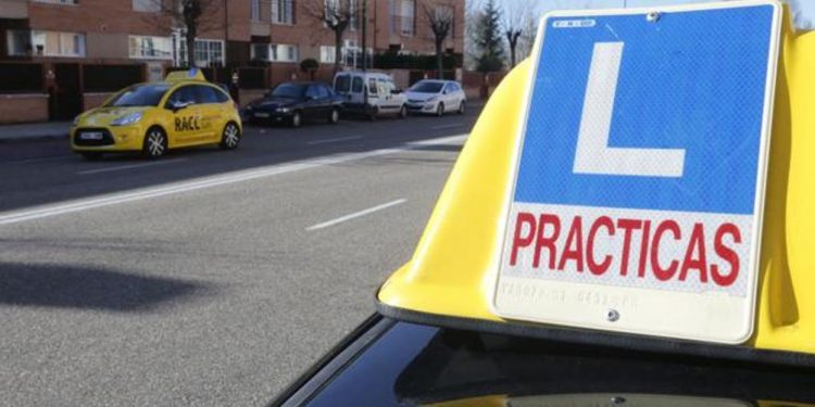 La Asociación de Autoescuelas de Cantabria destaca el beneficio que aporta a los jóvenes las ayudas a los jóvenes para sacar el permiso de conducir