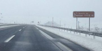 La A-67 en Pozazal cerrada a camiones y cadenas en Vega de Pas y el Puerto de Estacas de Trueba y Lunada cerrado
