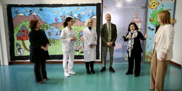 Educación refuerza el Aula Hospitalaria de Valdecilla con más recursos para potenciar la «alta calidad» de un servicio «muy necesario» para apoyar a los alumnos ingresados
