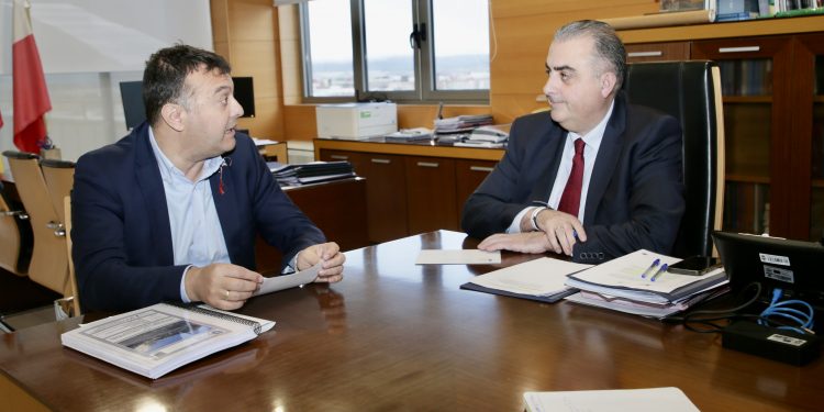 Media se compromete con el alcalde de Marina de Cudeyo a ejecutar la remodelación de los puentes de Somo y Pontejos