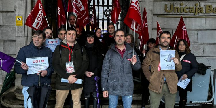Más del 80% del sector financiero de Cantabria secunda los paros de dos horas por el nuevo convenio colectivo