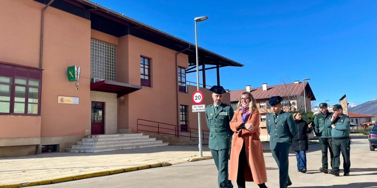 Gómez de Diego anuncia el inicio de las obras de rehabilitación del cuartel de la Guardia Civil de Reinosa