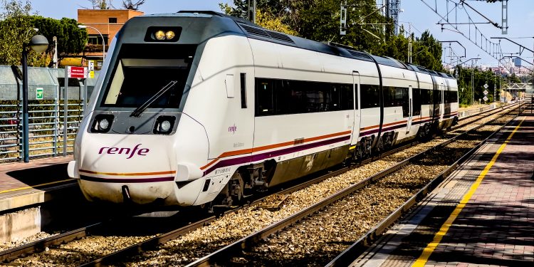 Cortado el tráfico ferroviario entre Santander y Liérganes