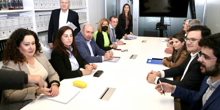 Arasti presenta a la Mesa del Empleo Autónomo el I Plan de Apoyo al sector