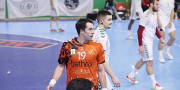 El Bathco BM Torrelavega renueva una temporada más al capitán de su barco