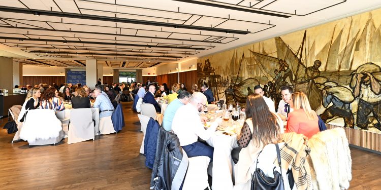 El Colegio de Odontólogos de Cantabria homenajeará el sábado a 24 profesionales durante la celebración de su patrona