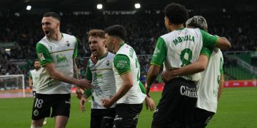 El viejo devora al líder en su cumpleaños