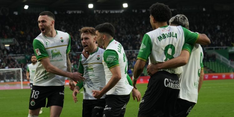 El viejo devora al líder en su cumpleaños