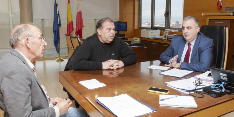 Fomento renovará infraestructuras en Pesquera y San Miguel de Aguayo para mejorar los servicios públicos