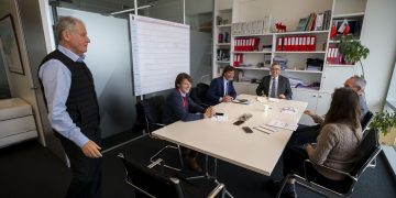 El Gobierno autonómico y el Clúster Marítimo de Cantabria retoman la Plataforma de la Economía Azul