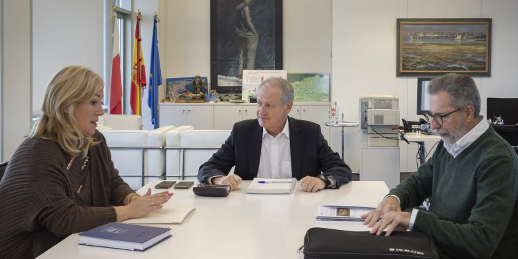 Industria estudiará vías de colaboración con el Ayuntamiento de Polanco para mejorar sus polígonos industriales