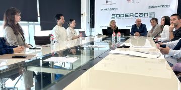 Dos jóvenes cántabros se incorporan a las oficinas del ICEX en Chicago y Dubái