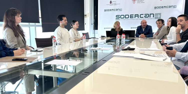 Dos jóvenes cántabros se incorporan a las oficinas del ICEX en Chicago y Dubái