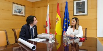 Buruaga se compromete a redactar este año el proyecto de ampliación del Centro de Salud de El Astillero, que se licitará en 2025