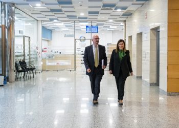 Cantabria elabora un plan para reducir las listas de espera sanitarias en tres años