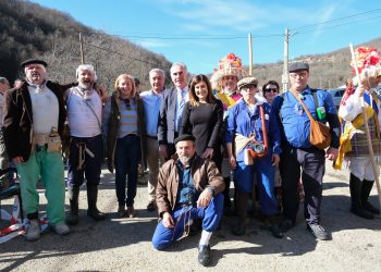 Buruaga se compromete a estudiar la declaración de Bien de Interés Cultural Inmaterial de Los Zamarrones de Polaciones