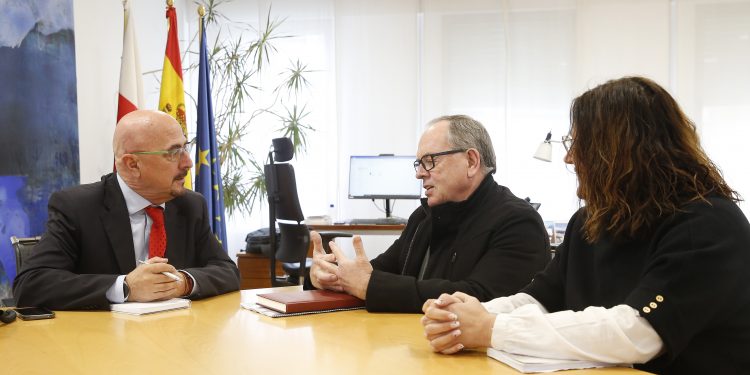 Salud colaborará con el Ayuntamiento de Campoo de Yuso en el acondicionamiento y mejora del consultorio médico de La Costana