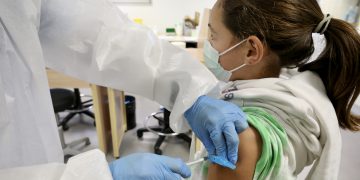 Salud y Educación lanzan una campaña para fomentar la vacunación contra la gripe en menores de cinco años de 212 centros educativos