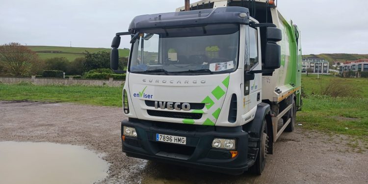 El servicio de recogida de residuos de Bezana inicia huelga indefinida el 26 de marzo ante la congelación salarial que les mantiene en cifras de 2017