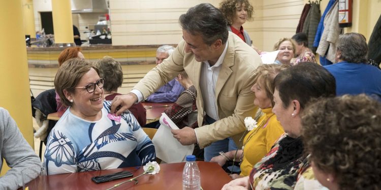 Movellán: “Un 50 por ciento de los usuarios del servicio de comida a domicilio se benefician desde hoy de las nuevas tarifas”
