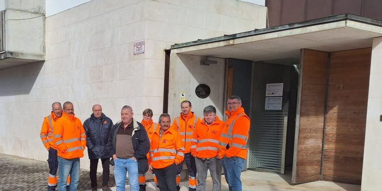 El 100% de la plantilla secunda la segunda jornada de huelga del servicio de recogida de residuos de Bezana