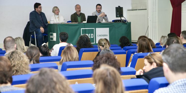El Gobierno reúne a los directores de Primaria y Secundaria para abordar el calendario escolar y las principales necesidades de los centros educativos
