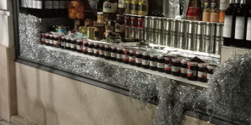 La Policía Nacional detiene a dos varones por un delito de un robo con fuerza en un establecimiento comercial