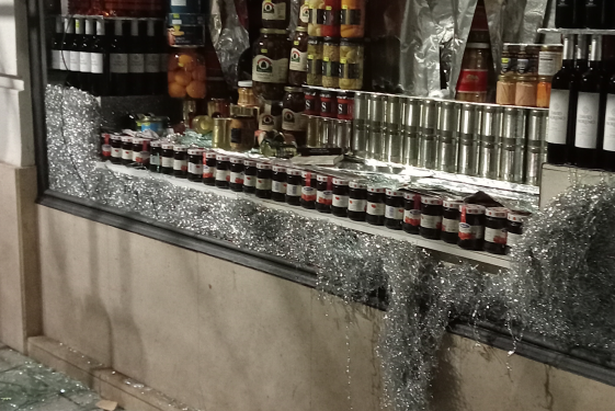 La Policía Nacional detiene a dos varones por un delito de un robo con fuerza en un establecimiento comercial