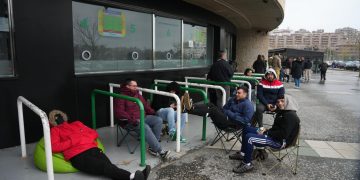 Colas desde las tres de la mañana para adquirir una entrada del Sporting- Racing