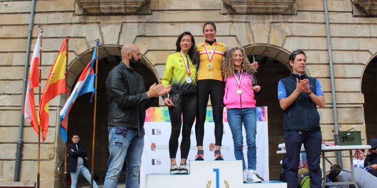 Gorka Núñez y Laura Álvarez se proclaman en Reinosa campeones de Cantabria de Duatlón Sprint